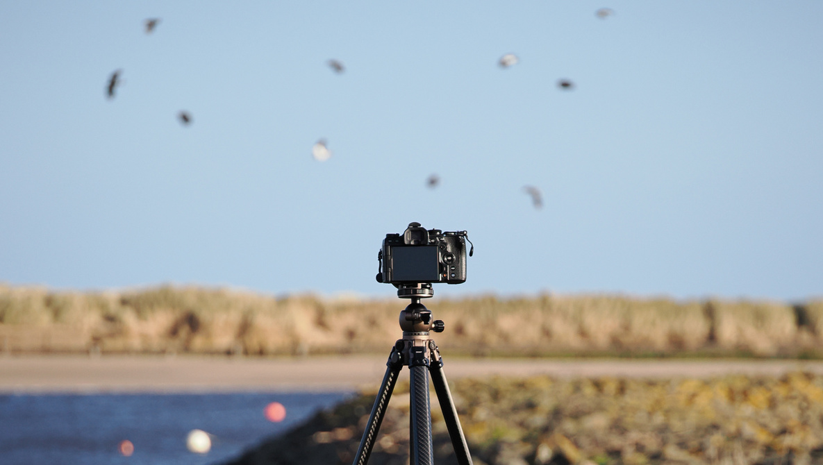 Camera tripod for capturing HDR dynamic photos